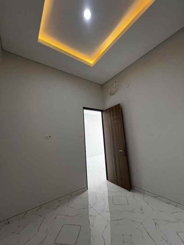 dijual rumah perumahan nirwana