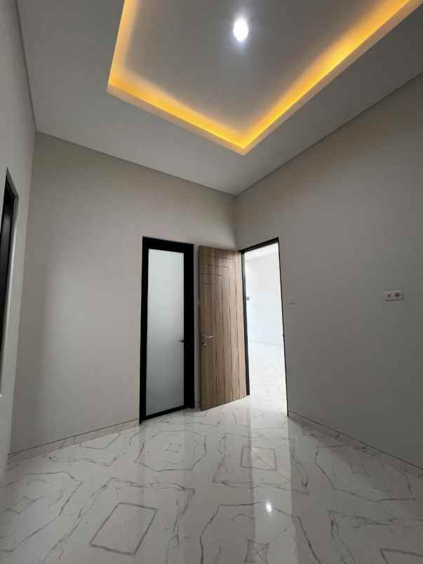 dijual rumah perumahan nirwana
