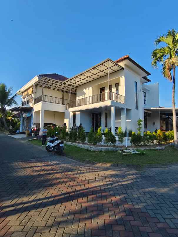 dijual rumah perumahan royal ketintang