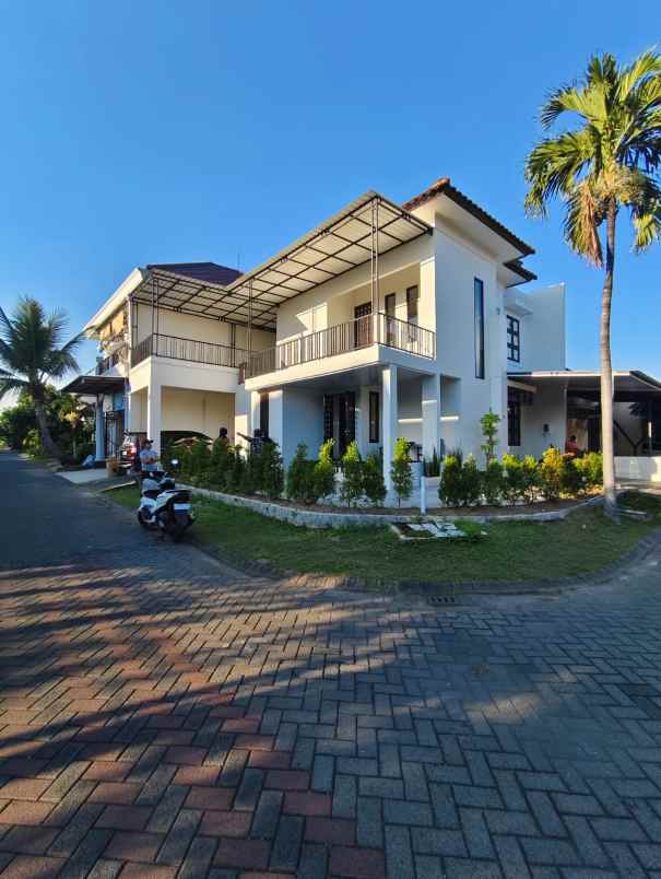 dijual rumah perumahan royal ketintang