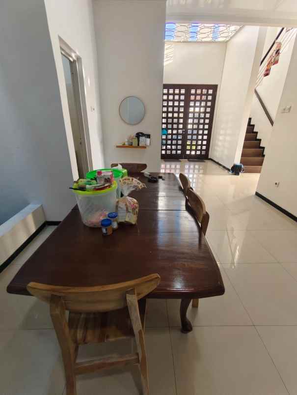 dijual rumah perumahan royal ketintang