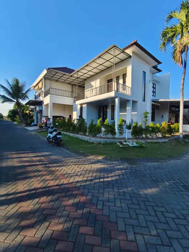 dijual rumah perumahan royal ketintang