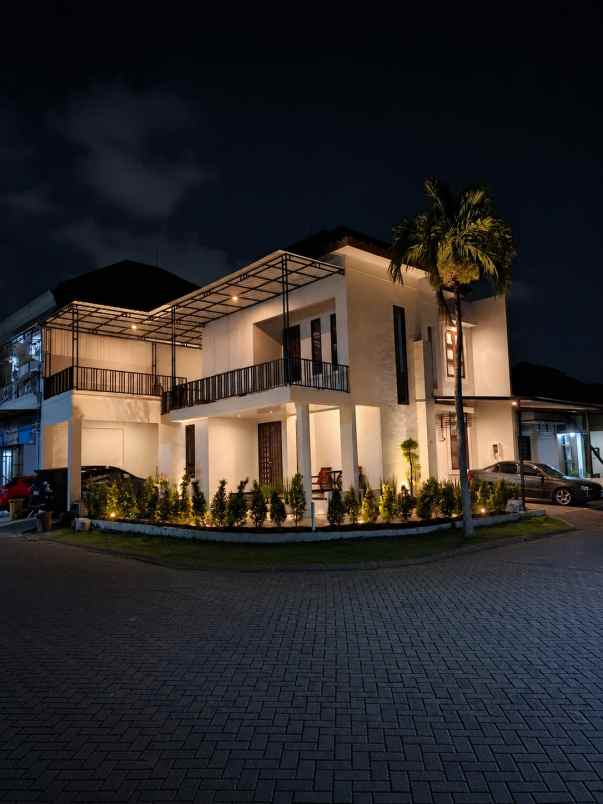 dijual rumah perumahan royal ketintang