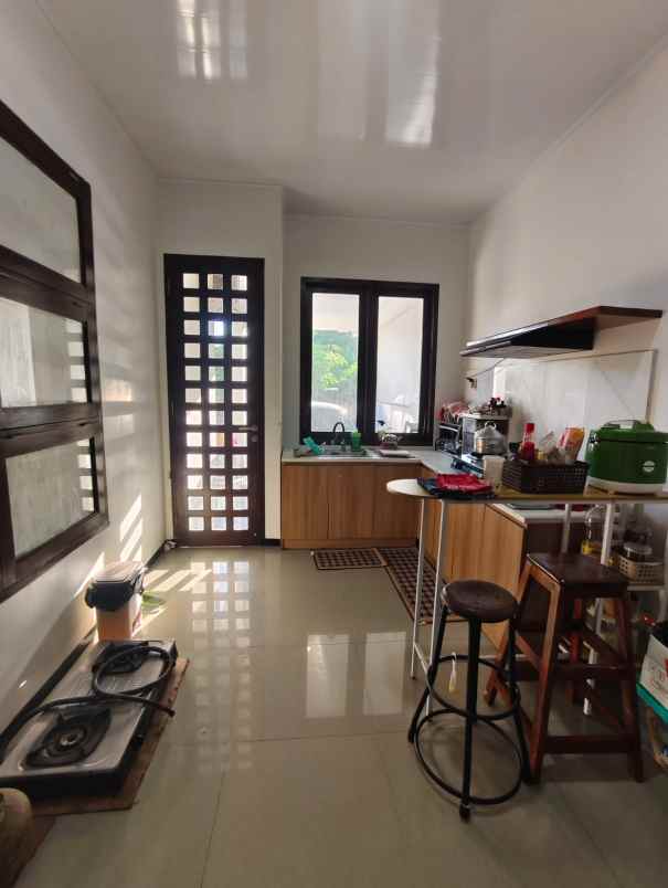 dijual rumah perumahan royal ketintang