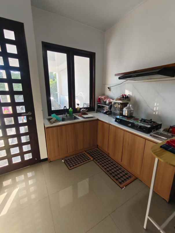 dijual rumah perumahan royal ketintang
