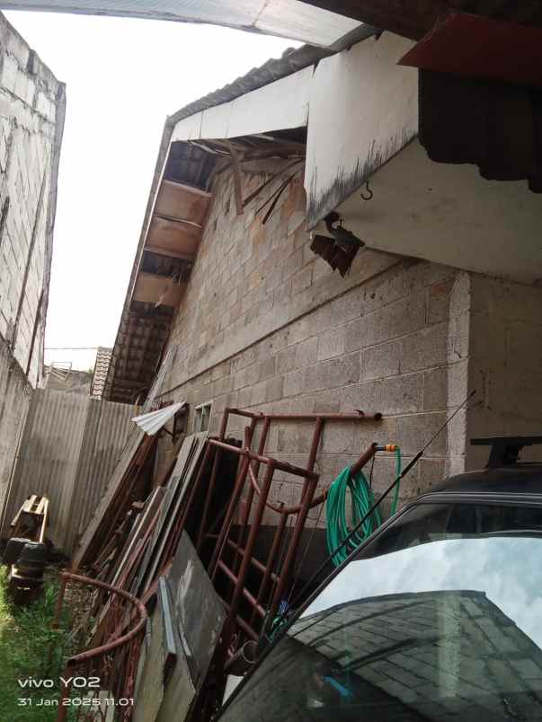 dijual rumah perumahan serua permai