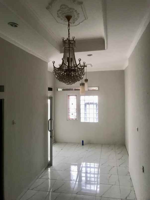 dijual rumah perumahan taman anyelir