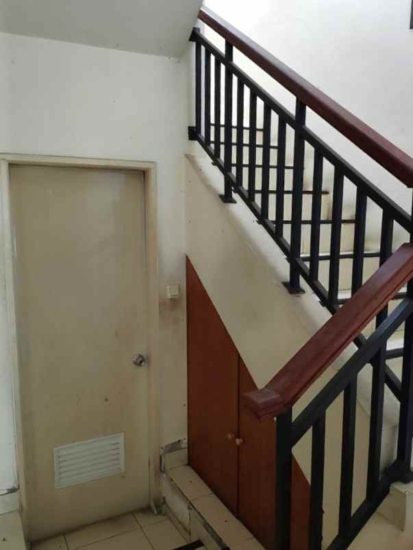 dijual rumah perumahan the royal