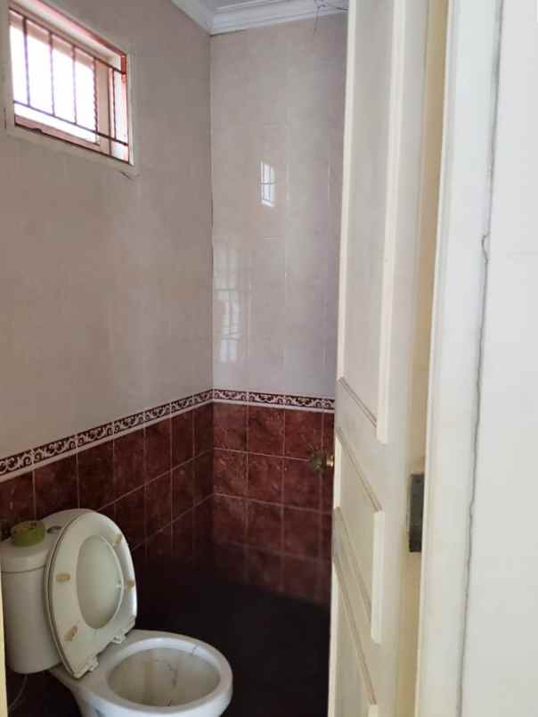 dijual rumah perumahan the royal