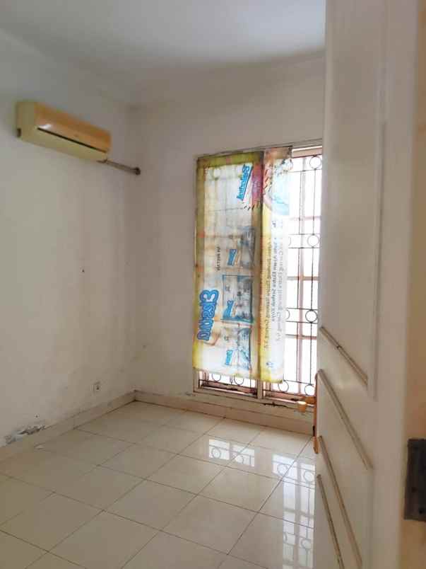 dijual rumah perumahan the royal