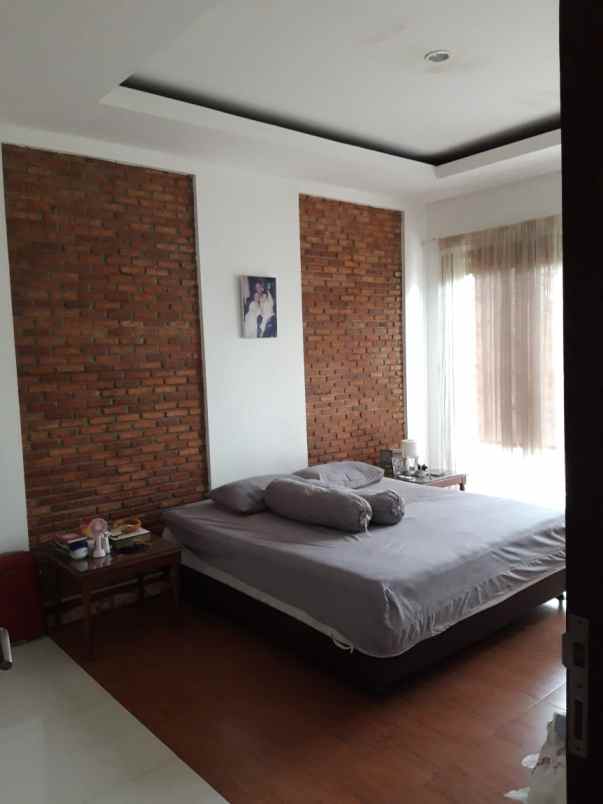 dijual rumah pesanggrahan jatibening baru