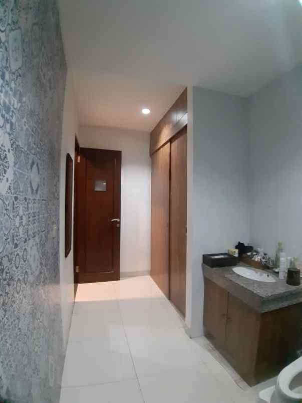 dijual rumah pesanggrahan jatibening baru