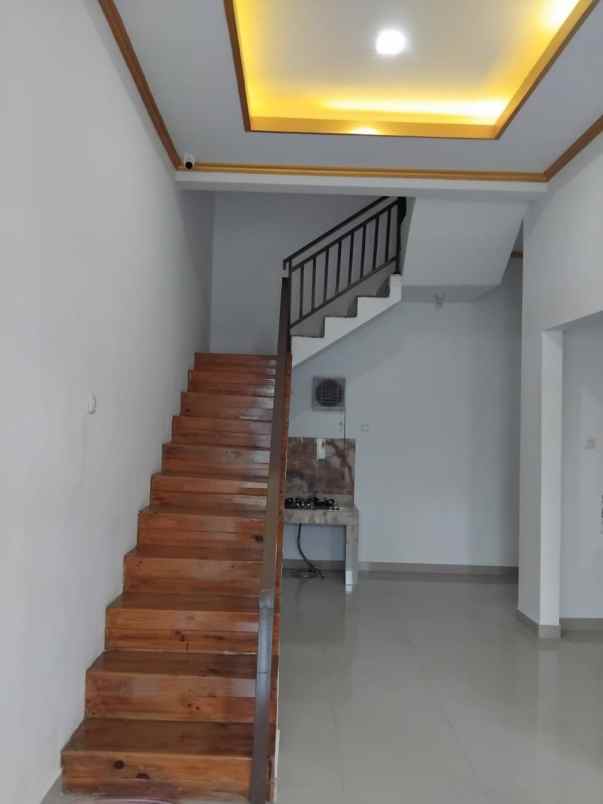 dijual rumah pinus regency