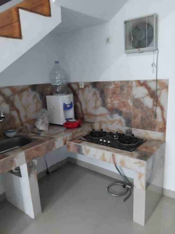 dijual rumah pinus regency