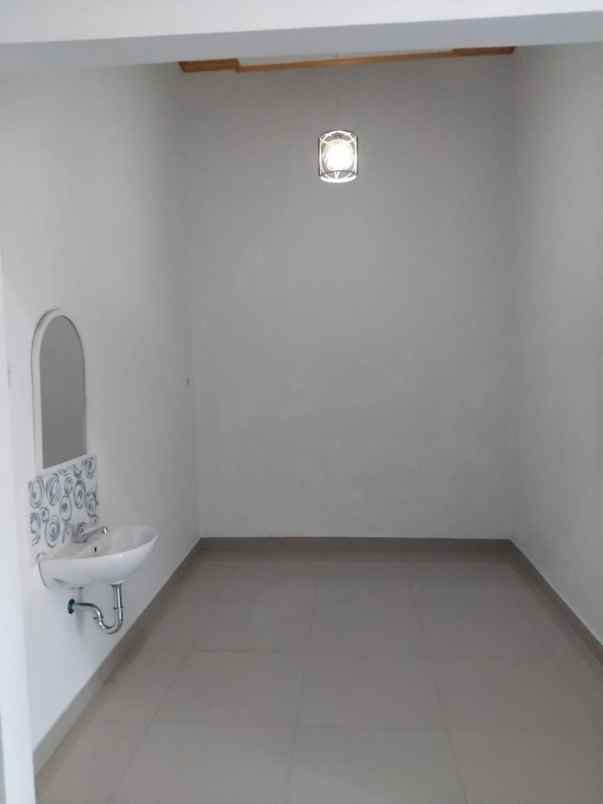 dijual rumah pinus regency