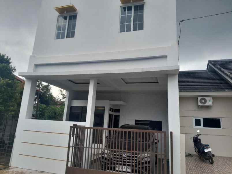 dijual rumah pinus regency