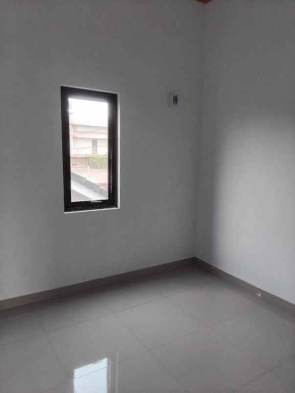 dijual rumah pinus regency