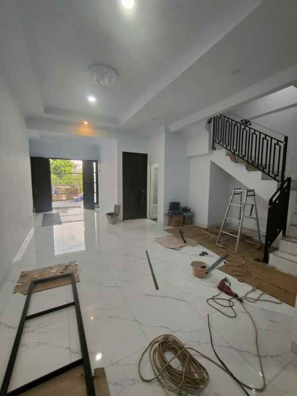 dijual rumah pondok kelapa