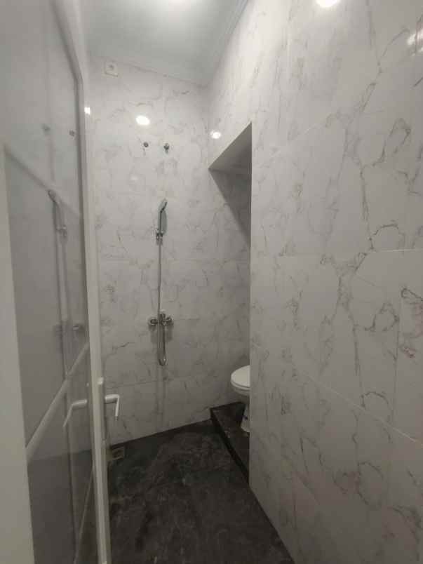 dijual rumah pondok kelapa