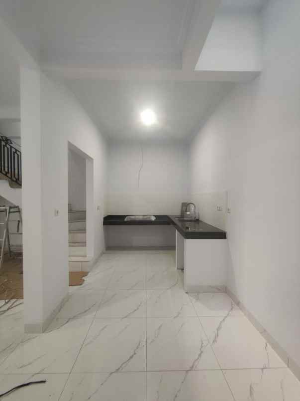 dijual rumah pondok kelapa