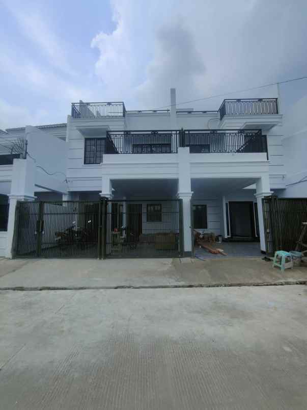 dijual rumah pondok kelapa
