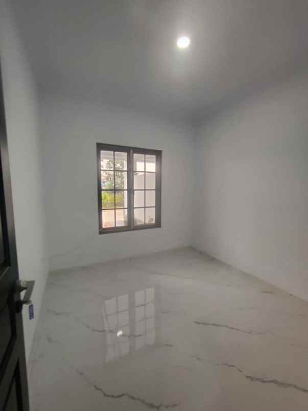 dijual rumah pondok kelapa