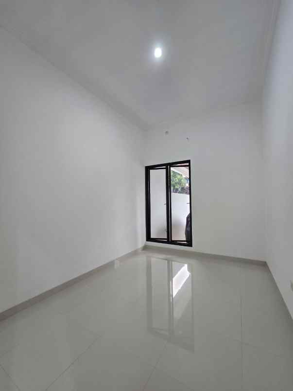 dijual rumah pondok kelapa
