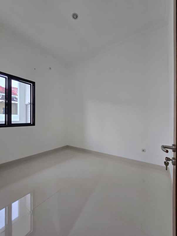 dijual rumah pondok kelapa