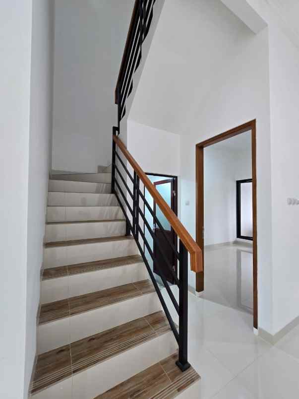 dijual rumah pondok kelapa