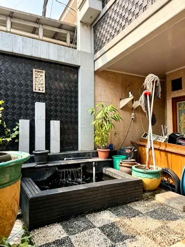 dijual rumah pondok kopi