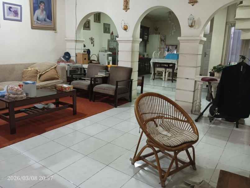 dijual rumah pucang jajar