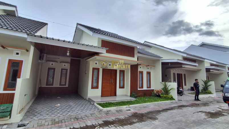 dijual rumah purwomartani