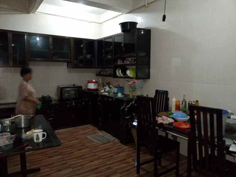dijual rumah putat