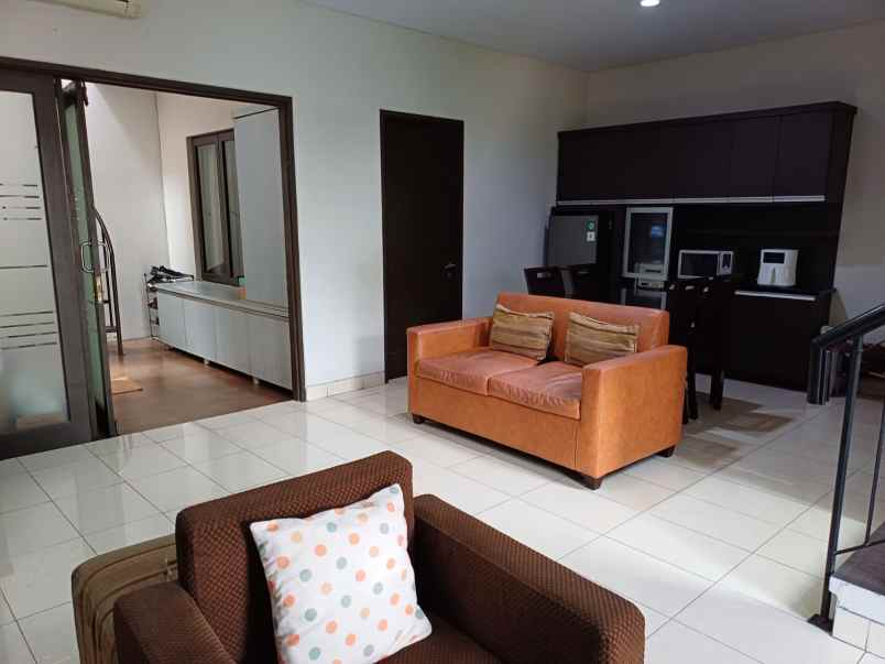 dijual rumah raffles hills cibubur