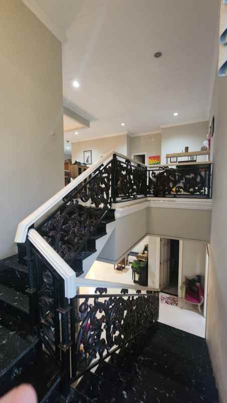 dijual rumah raffles hills cibubur