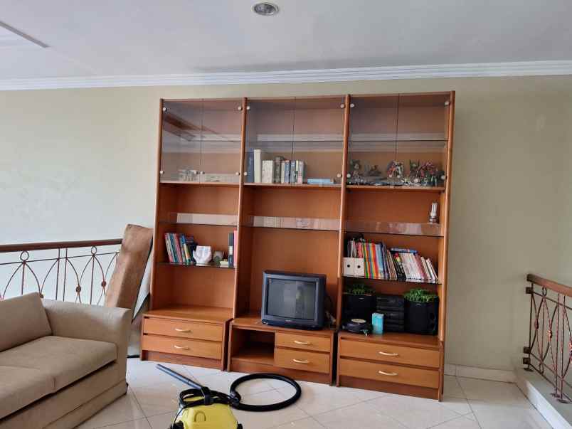 dijual rumah rafles cibubur jakarta selatan