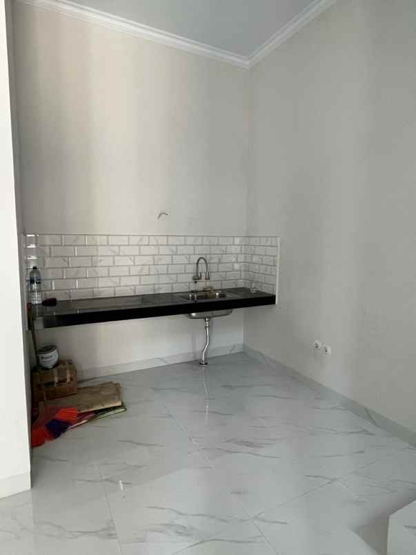 dijual rumah rangkapan jaya depok