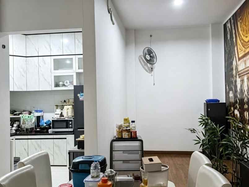 dijual rumah rawalumbu
