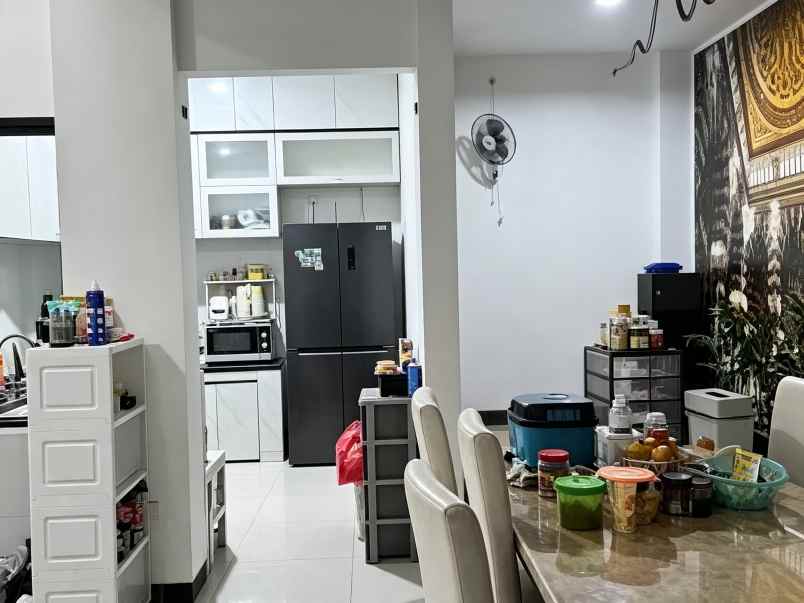 dijual rumah rawalumbu