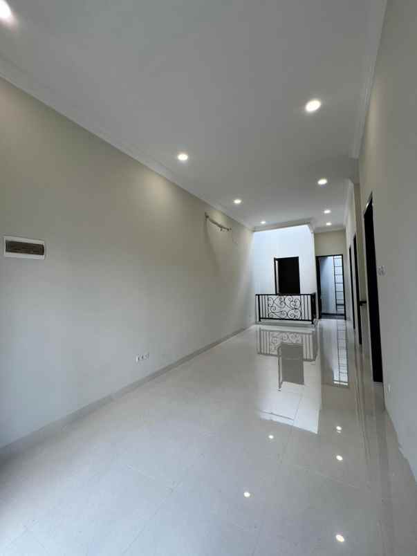dijual rumah rawamangun