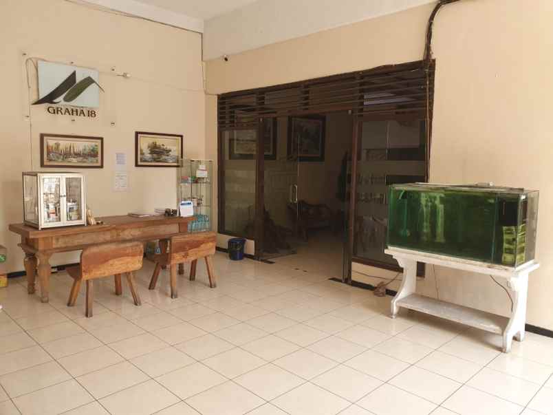 dijual rumah raya siwalankerto