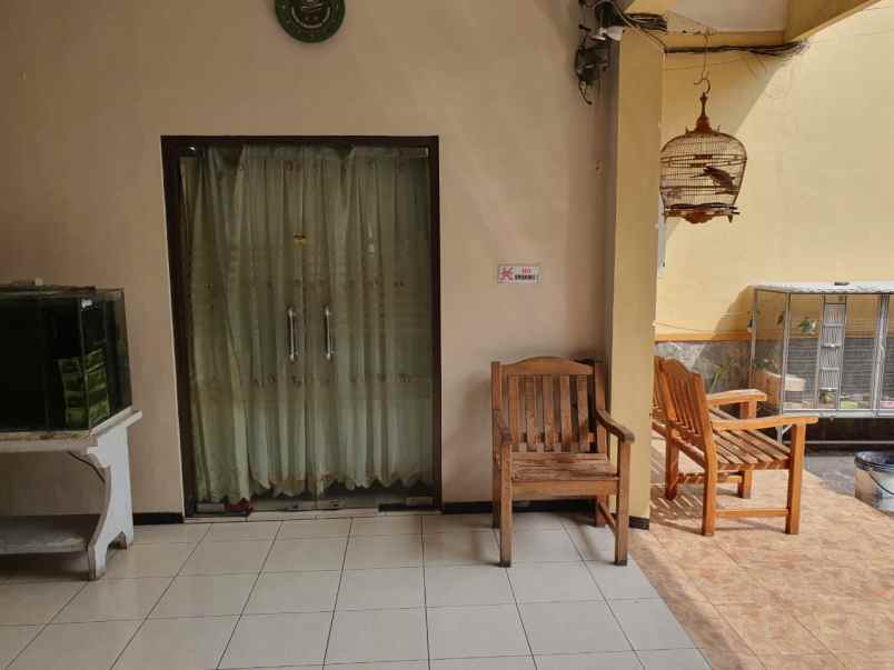 dijual rumah raya siwalankerto