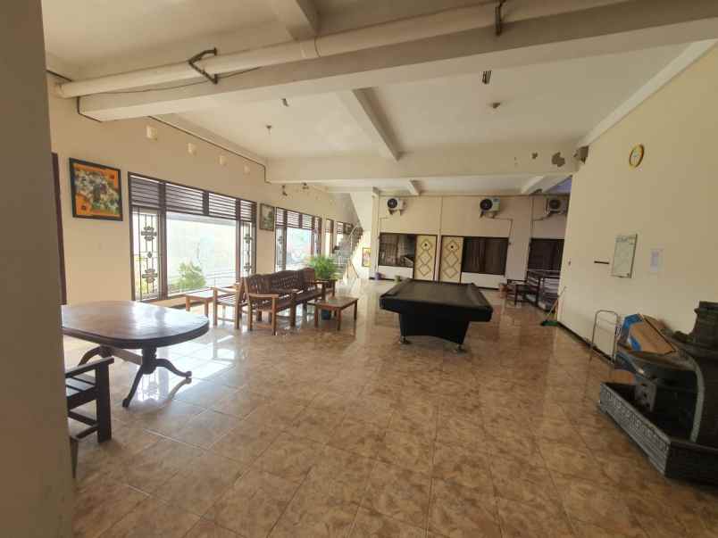 dijual rumah raya siwalankerto