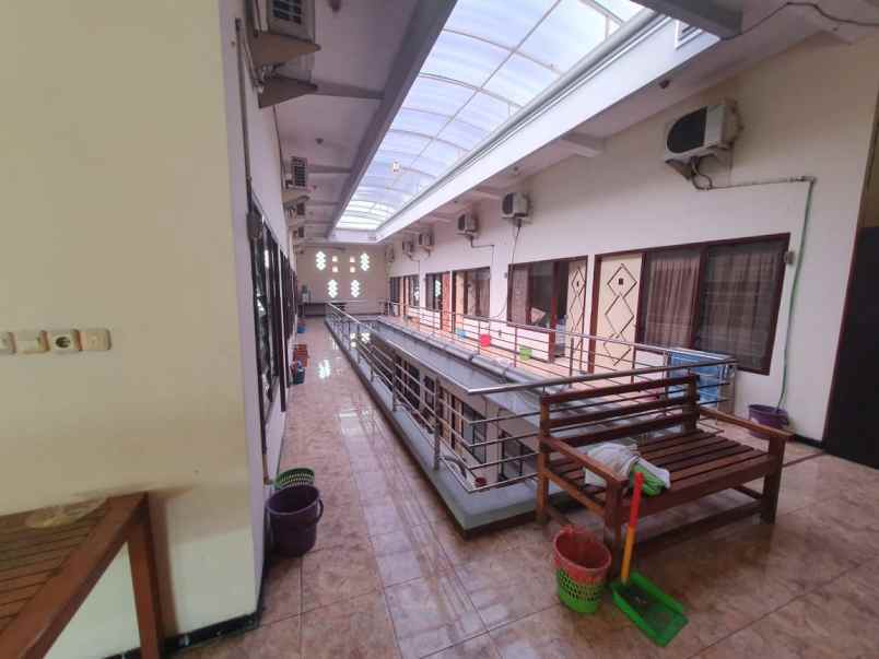 dijual rumah raya siwalankerto