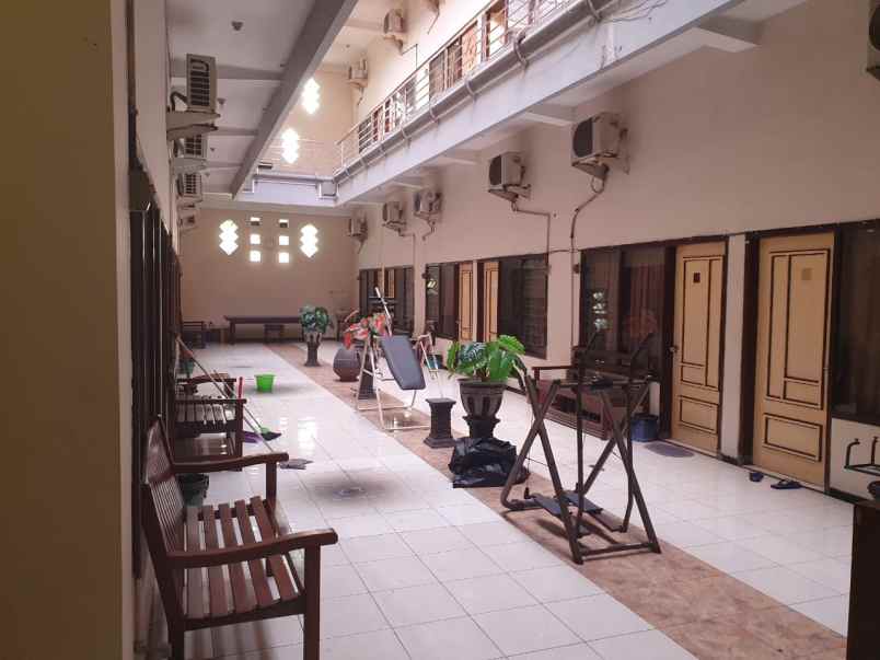 dijual rumah raya siwalankerto
