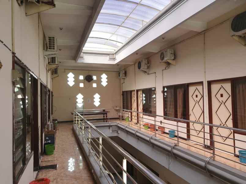 dijual rumah raya siwalankerto