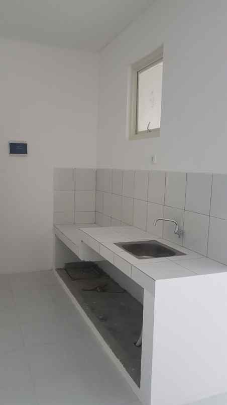 dijual rumah regency one kapas madya