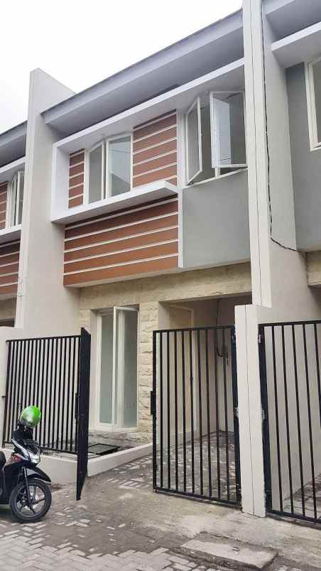 dijual rumah regency one kapas madya
