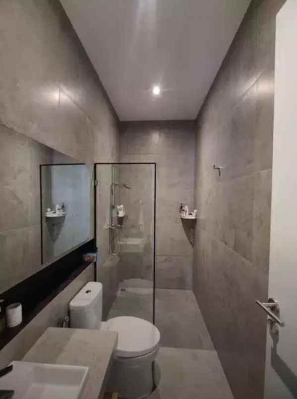 dijual rumah royal residence