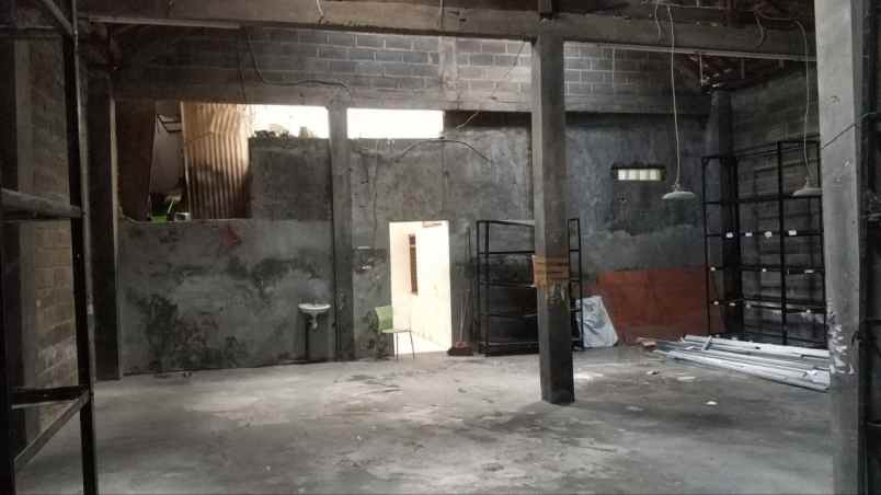 dijual rumah rumah gudang ploso timur